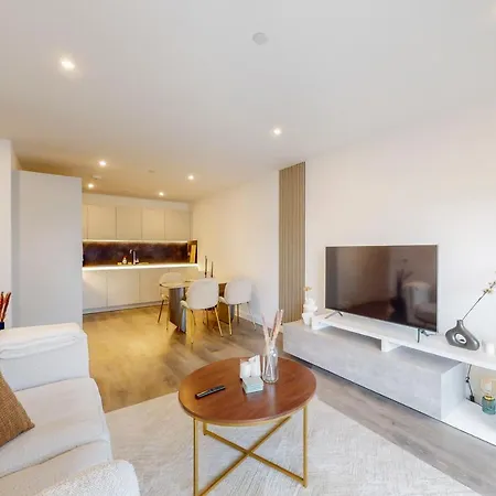 Modernistic 2 Bedroom Flat With Balcony In South Acton